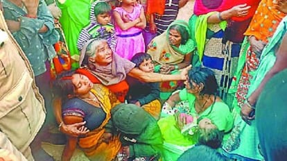 Ghazipur: तंत्र-मंत्र के चक्कर में किशोरी ने मासूम का घोंटा गला, तांत्रिक के कहने पर ननिहाल में दी बलि मासूम की मौत के बाद बिलखते परिजन