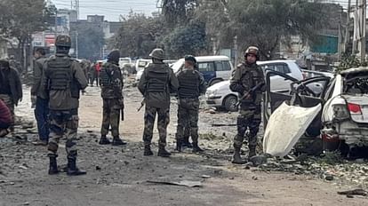Blast in Jammu: एलजी बोले- साजिशकर्ताओं के खिलाफ जल्द करें कार्रवाई, घायलों को 50 हजार की आर्थिक सहायता जम्मू के नरवाल इलाके में ब्लास्ट के बाद पहुंचे सुरक्षाबल
