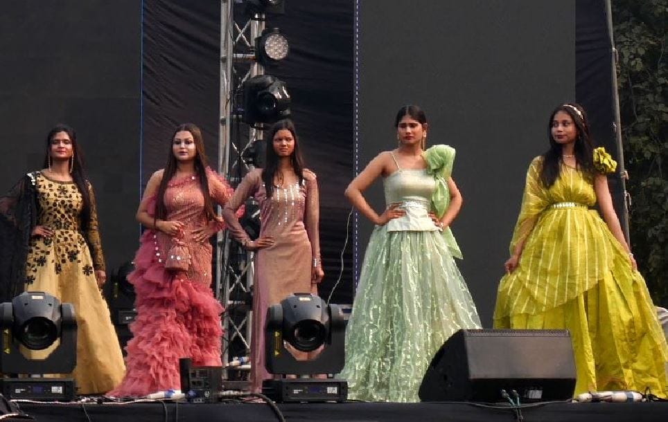 IIT BHU kashi yatra 2023 Everyone eyes stopped when girl students landed on ramp see photos