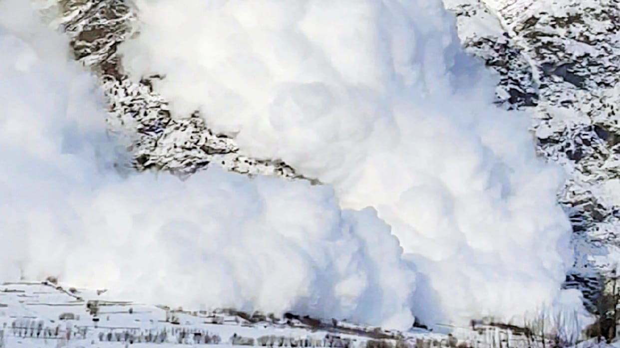 Avalanche falls in Kishanganga river administration appeals not to go to banks