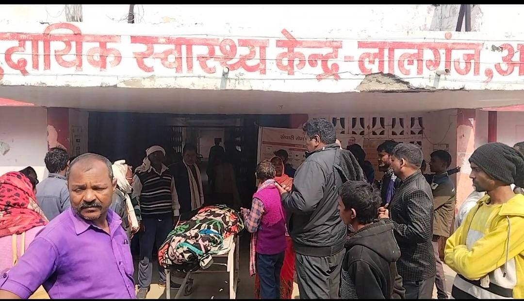 Maternal lady died after delivery in chc azamgarh newborn also serious family created ruckus