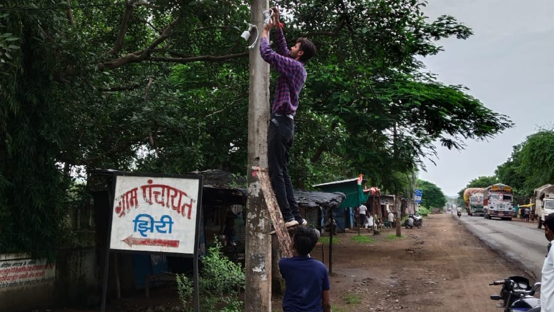 In Burhanpur, women sarpanch got cameras installed in the village by mortgaging jewelry