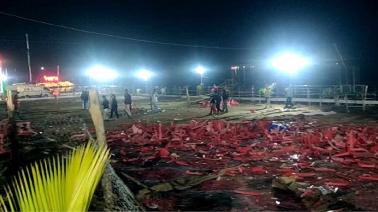 chhattisgarh boys broke chairs in jhumka festival in koria