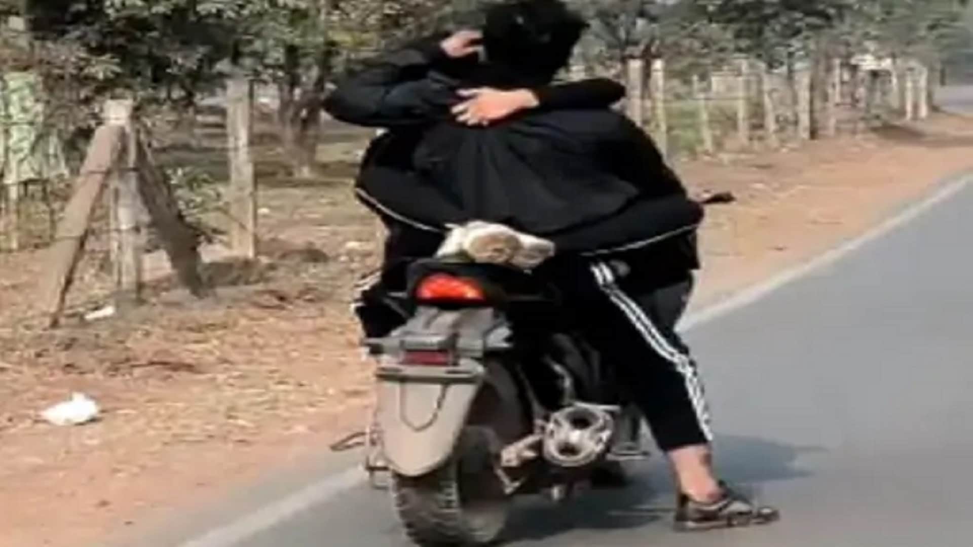 video of boy-girl romance on moving bike in chhattisgarh bhilai