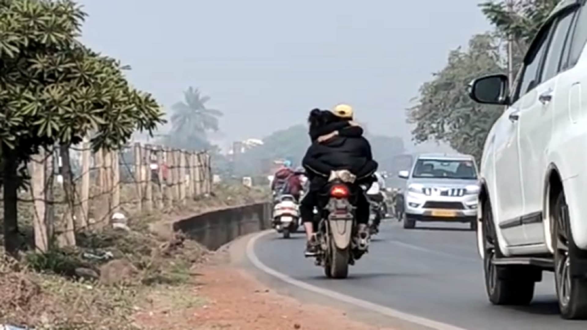 video of boy-girl romance on moving bike in chhattisgarh bhilai
