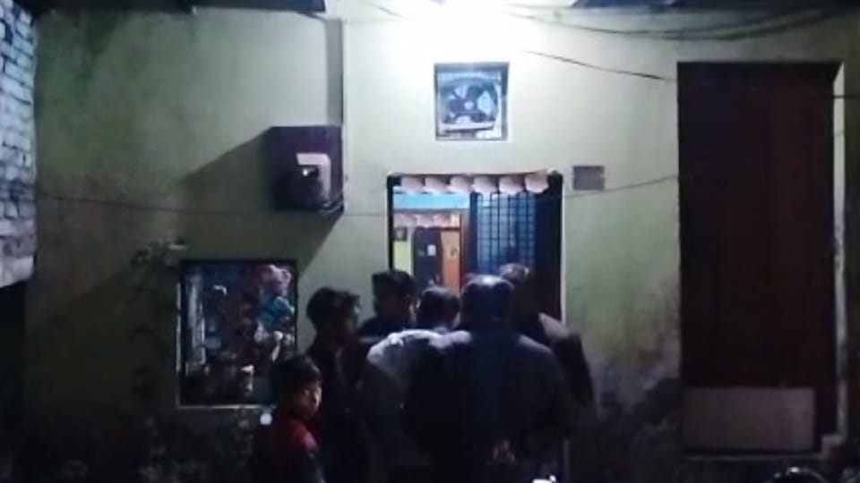 ghaziabad murder case sack opened when smell passer-by screamed after seeing pieces of dead body