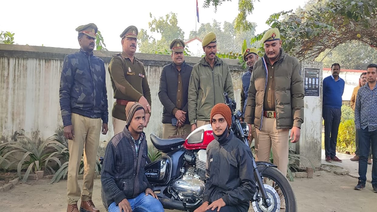 Bike worth three lakh was bought as a hobby, became robbers to pay installment in gorakhpur