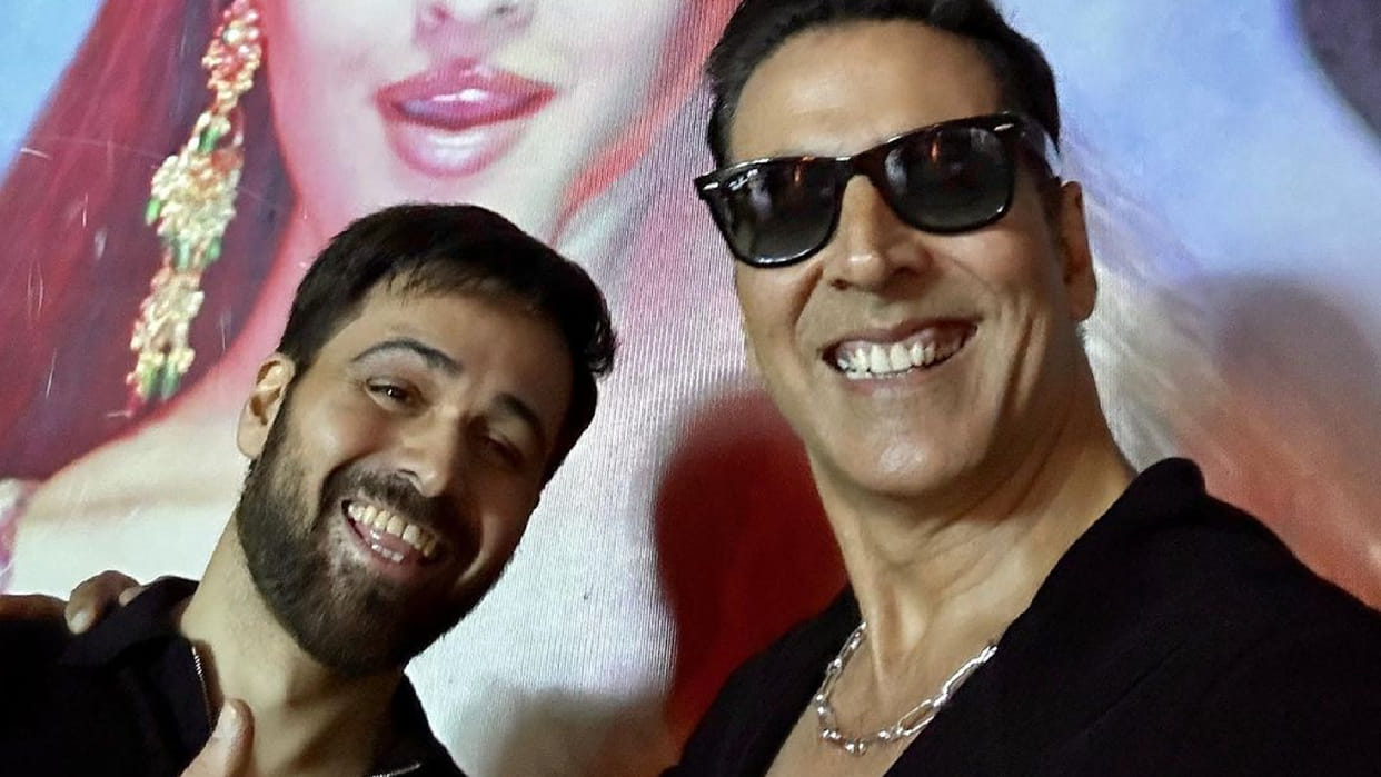Akshay Kumar and Emraan Hashmi take matching Selfiee with Aishwarya Rai Bachchan kale kale naina from kajra re