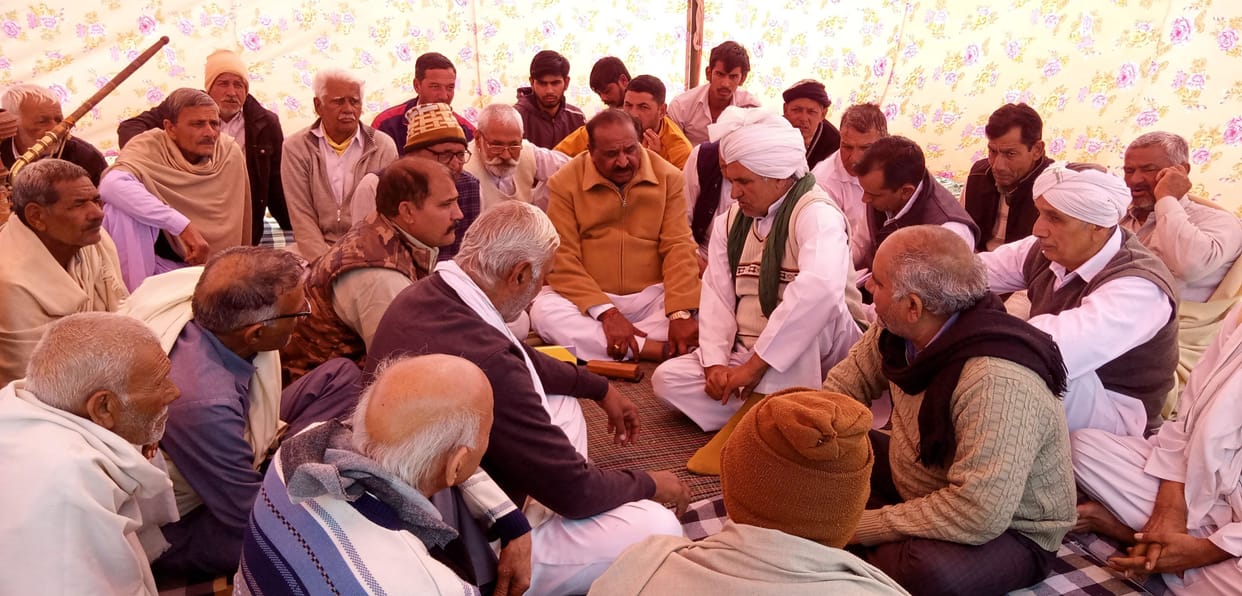 The MLA gave support to the farmers sitting on dharna near the toll plaza