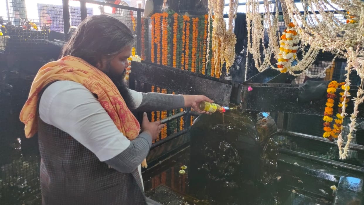 Mathura: Devotees throng Kokilav Dham on Shani Amavasya