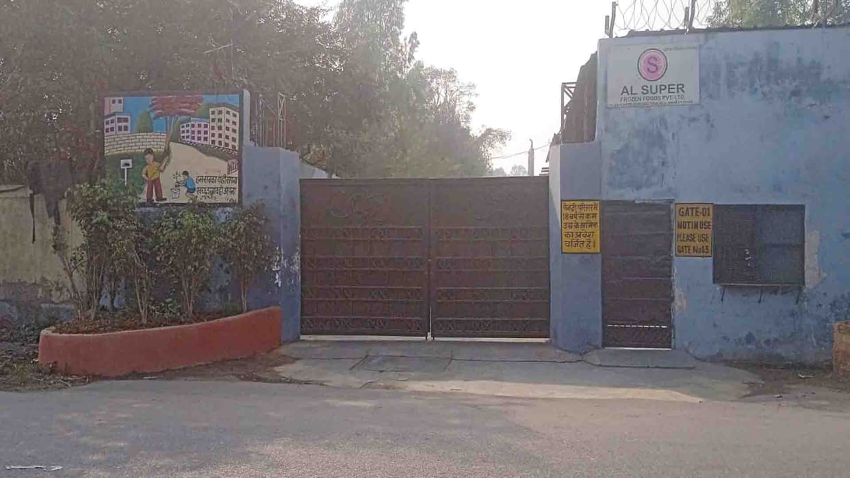Unnao: Income Tax Department team raids Slaughterhouse, investigation started under CRPF guard