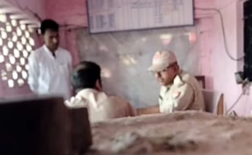 Viral video giving advice of outpost in charge in Banda,the young man was heard in abusive language