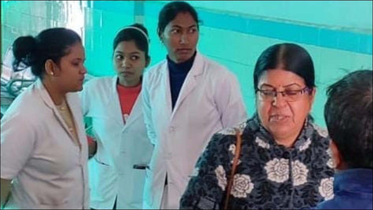 road accident news pregnant woman died after hit by over speeding car in katni mp