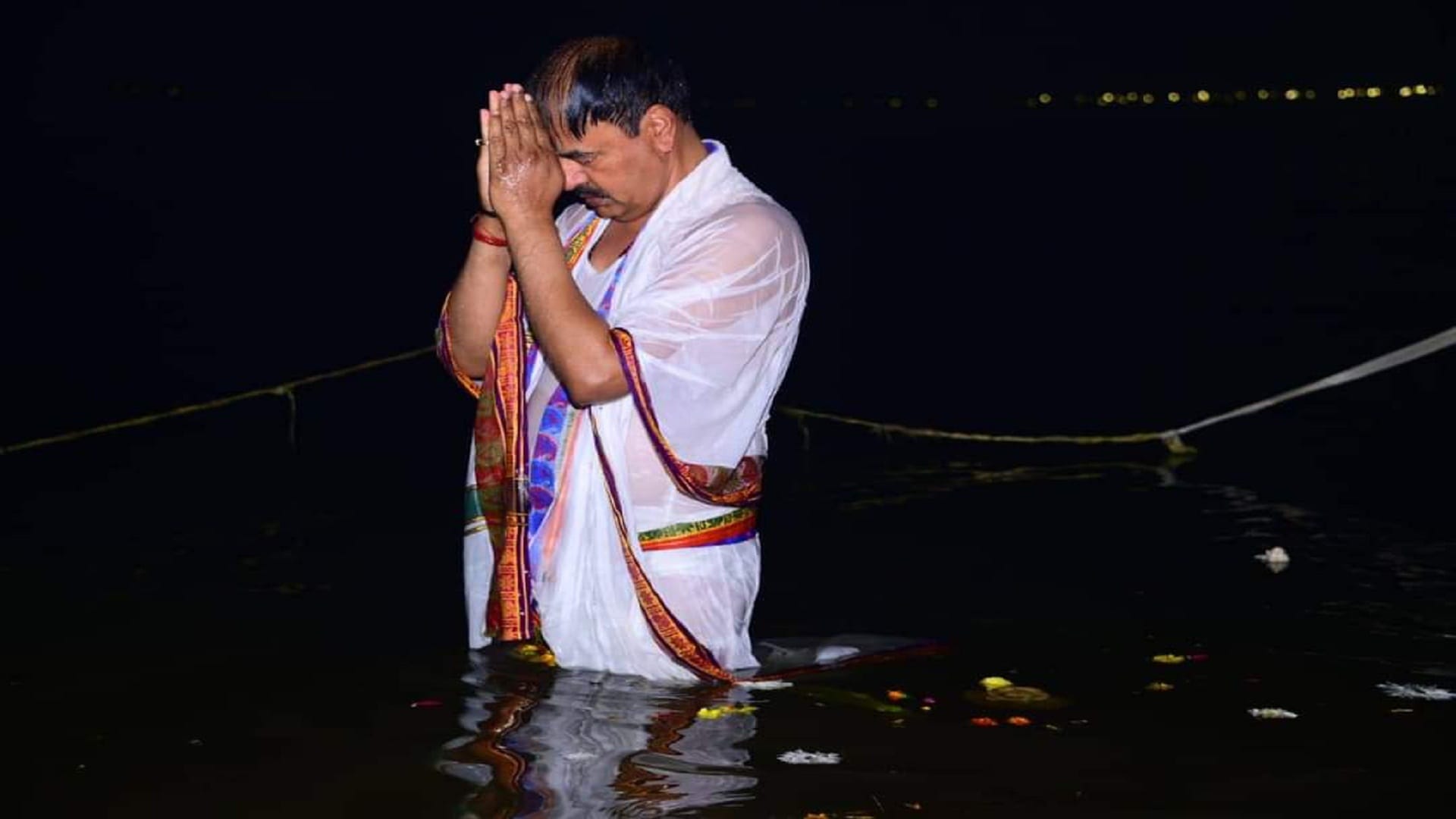 Mauni Amavasya: Crores of devotees took a dip in Sangam, flowers were showered by helicopter, CM Yogi congratu