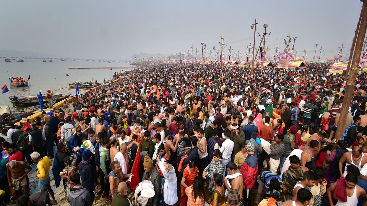 Mouni Amavasya 2023: Lakhs of devotees took holy dip in Sangam, crowd gathered on Sangam bank