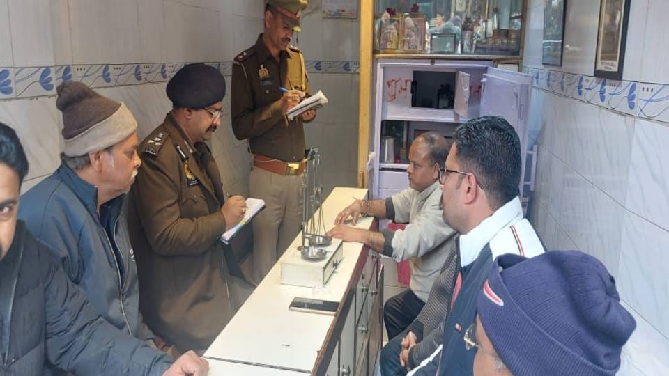 earlier too miscreants have looted with businessman and Saraf In Agra