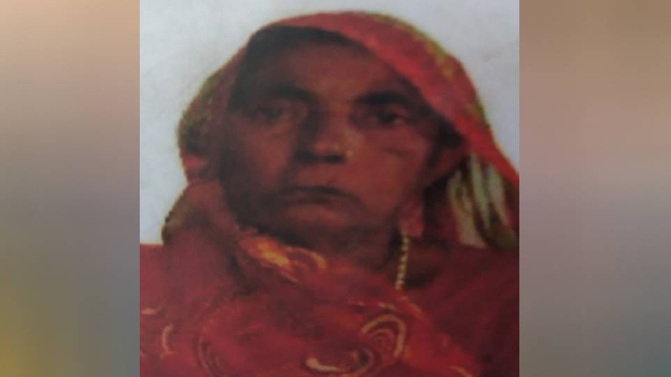A bull attacked a woman who defecated on farm she died in Etah