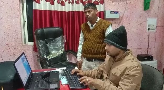 MP News Lokayukta arrested government doctor while taking bribe of three thousand rupees