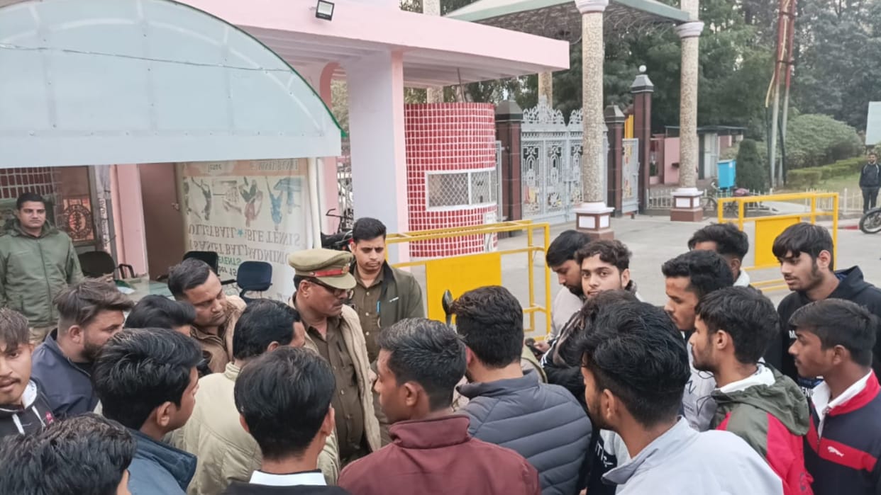 Meerut: Two South Korean girls accused of pressurizing them to convert to Christianity, ruckus in CCSU