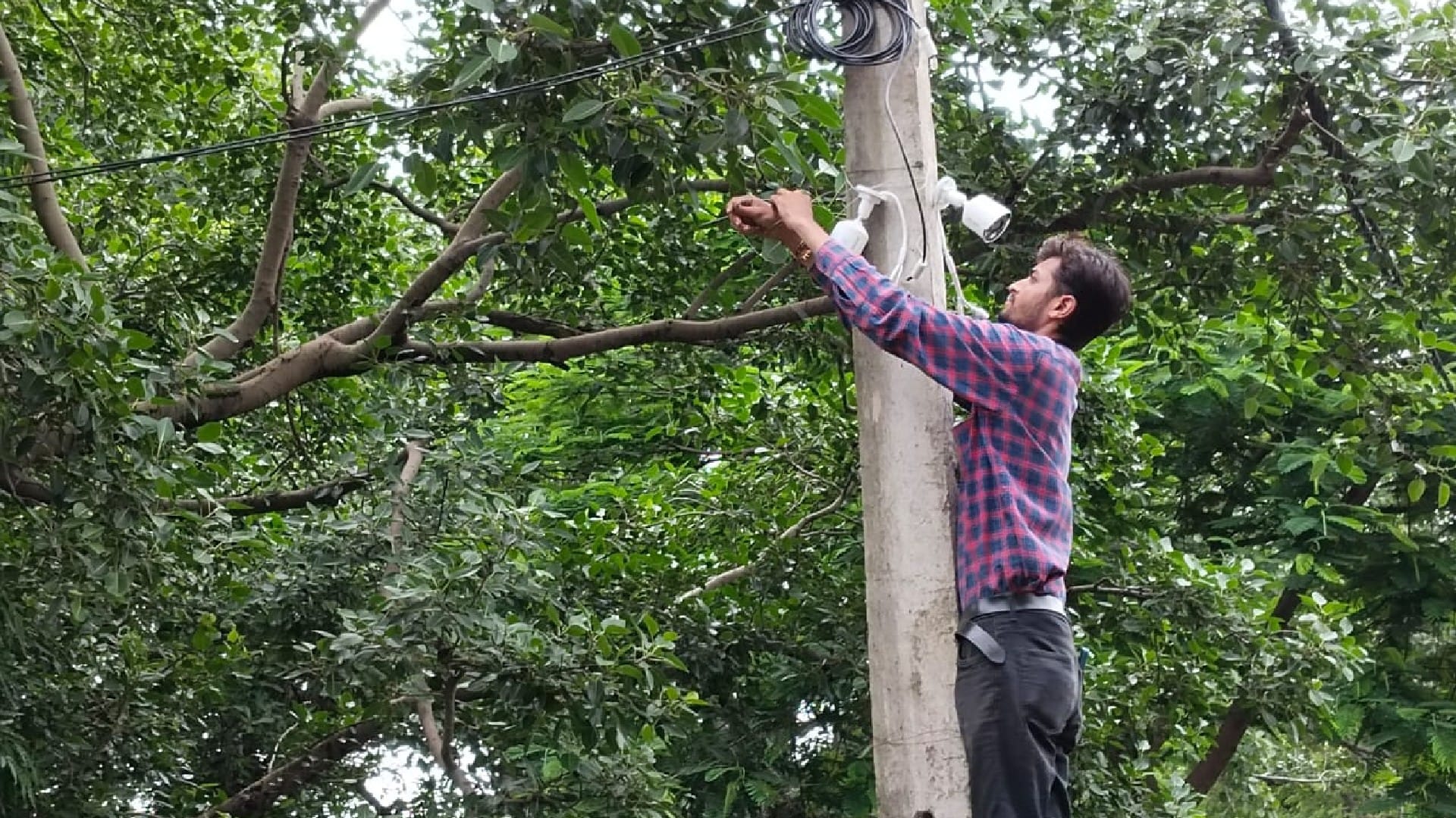 In Burhanpur, women sarpanch got cameras installed in the village by mortgaging jewelry