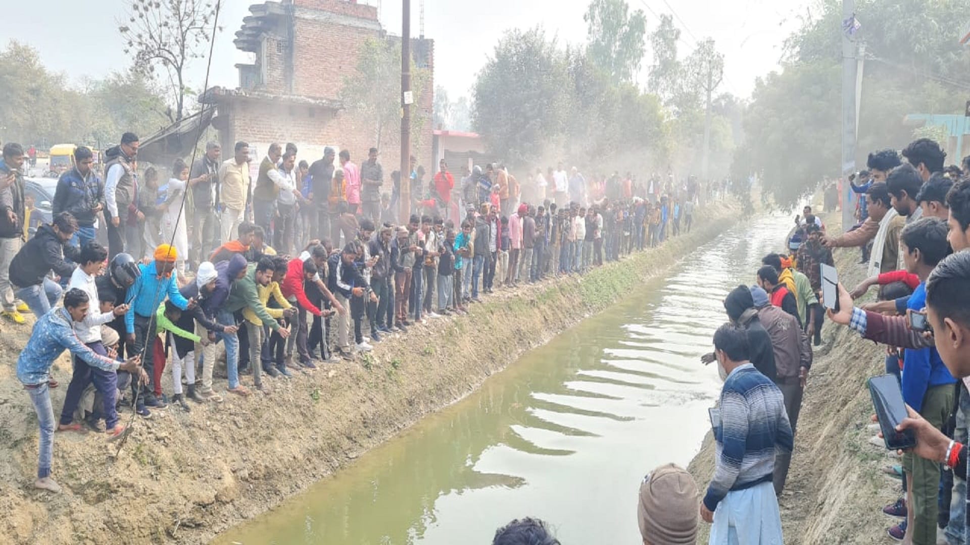 After eight hours of effort the dolphin was stopped by placing a net in the canal