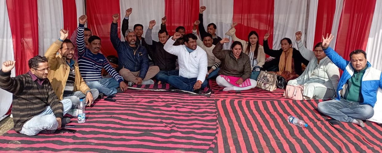 Protest By VPDO in Us Nagar
