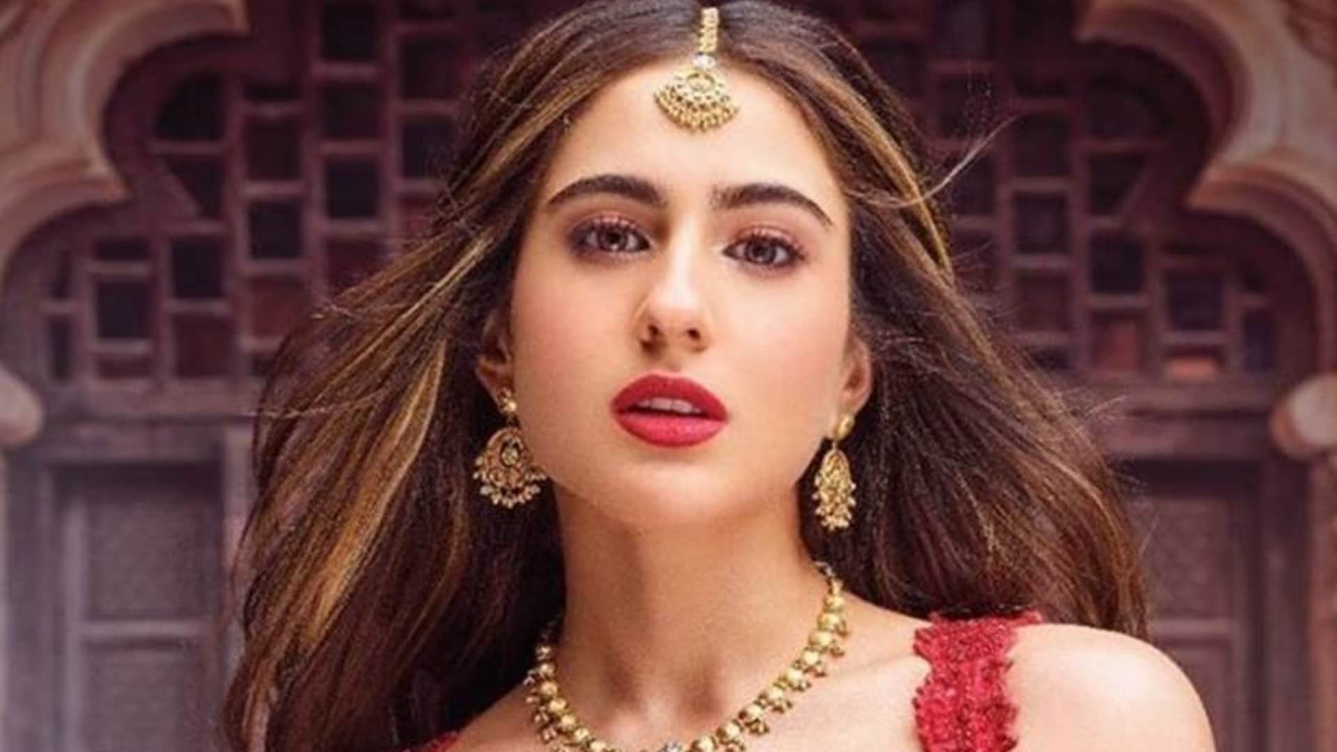 Bollywood Celebs Who Are Known for Their Holi Parties from sara ali khan to Kirti Sanon Kartik Aaryan