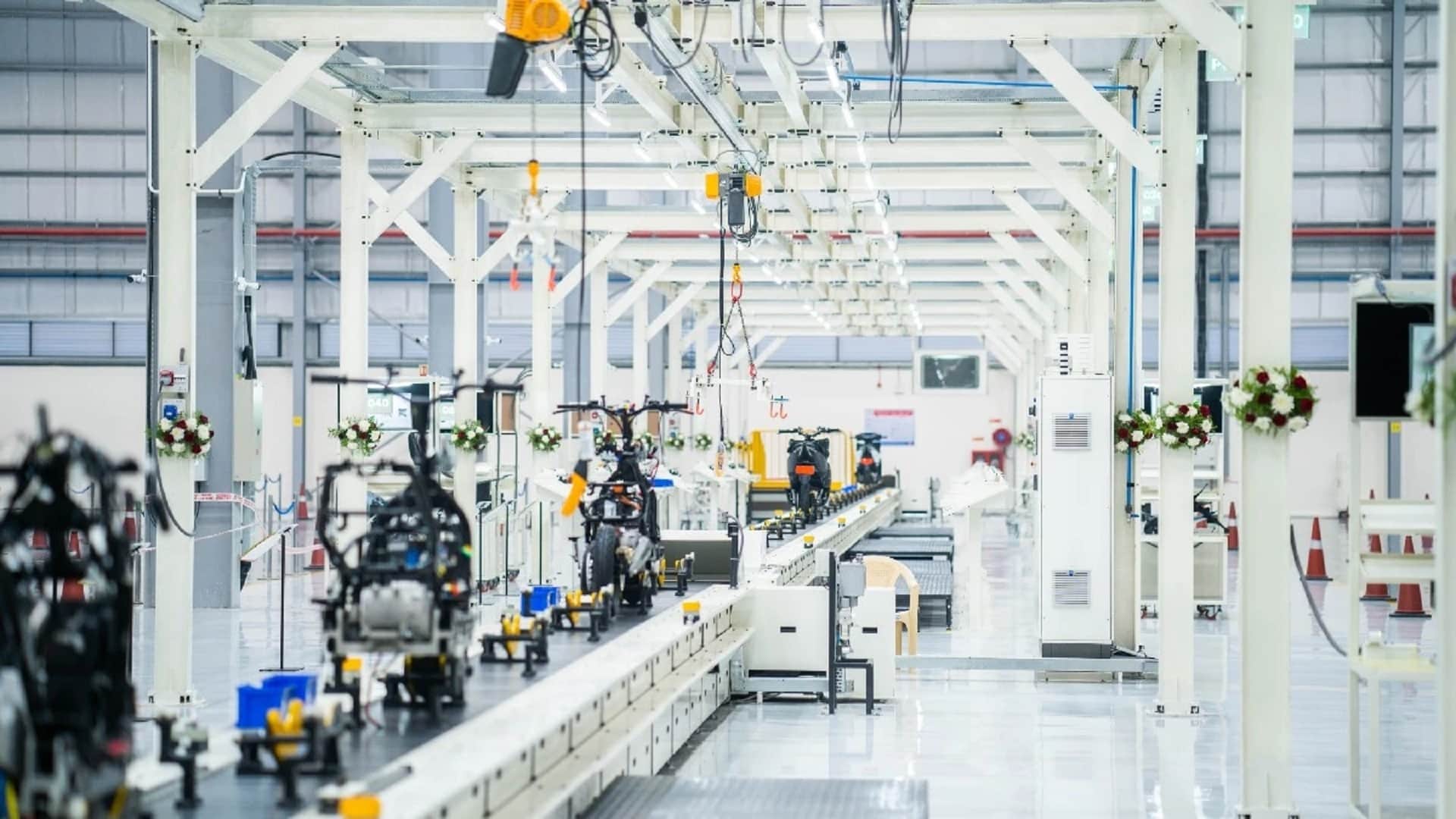 Simple energy electric scooter receives over 1 lakh bookings before launch, know full details