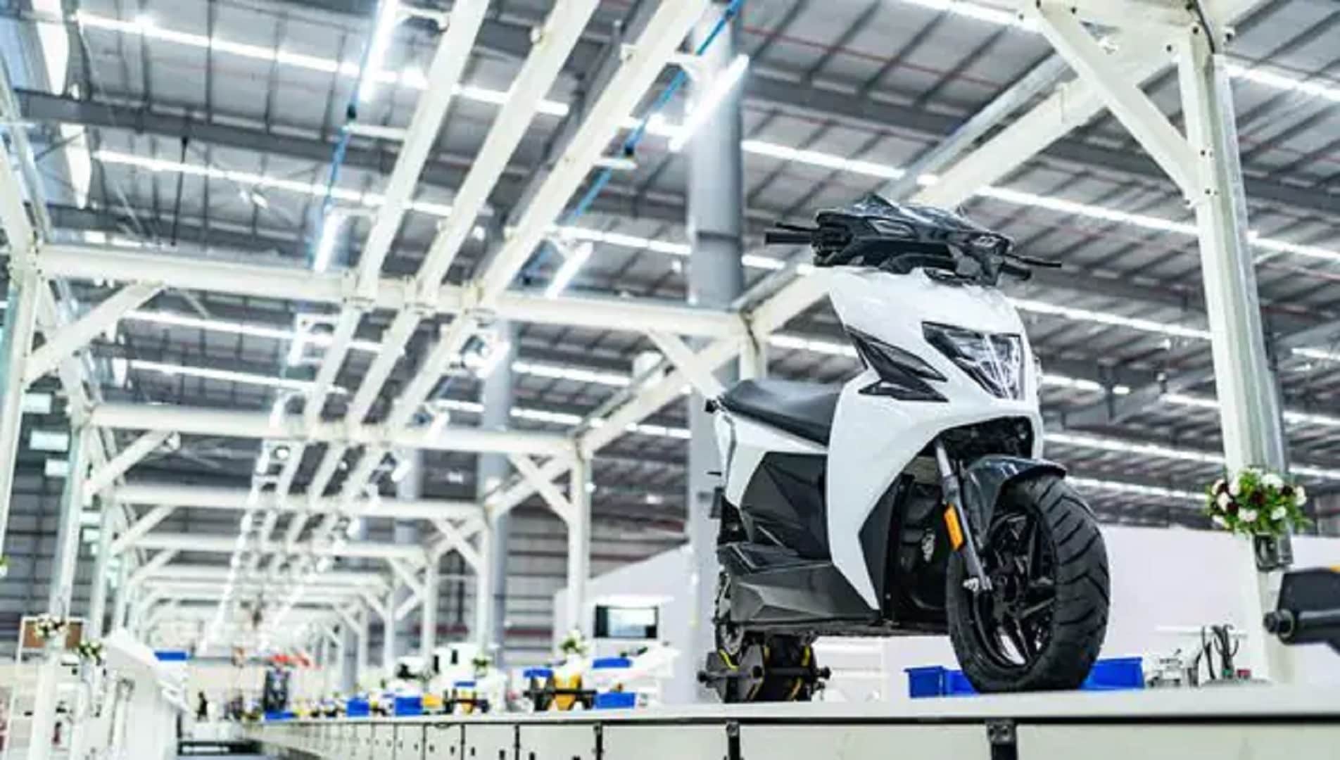 Simple energy electric scooter receives over 1 lakh bookings before launch, know full details