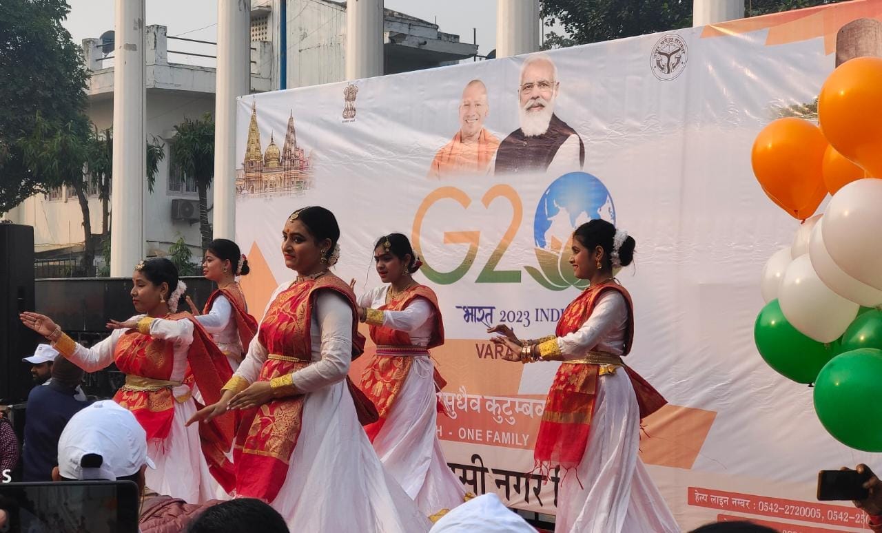 Run for G20 walkthan in kashi varanasi CM yogi showed green signal See photos