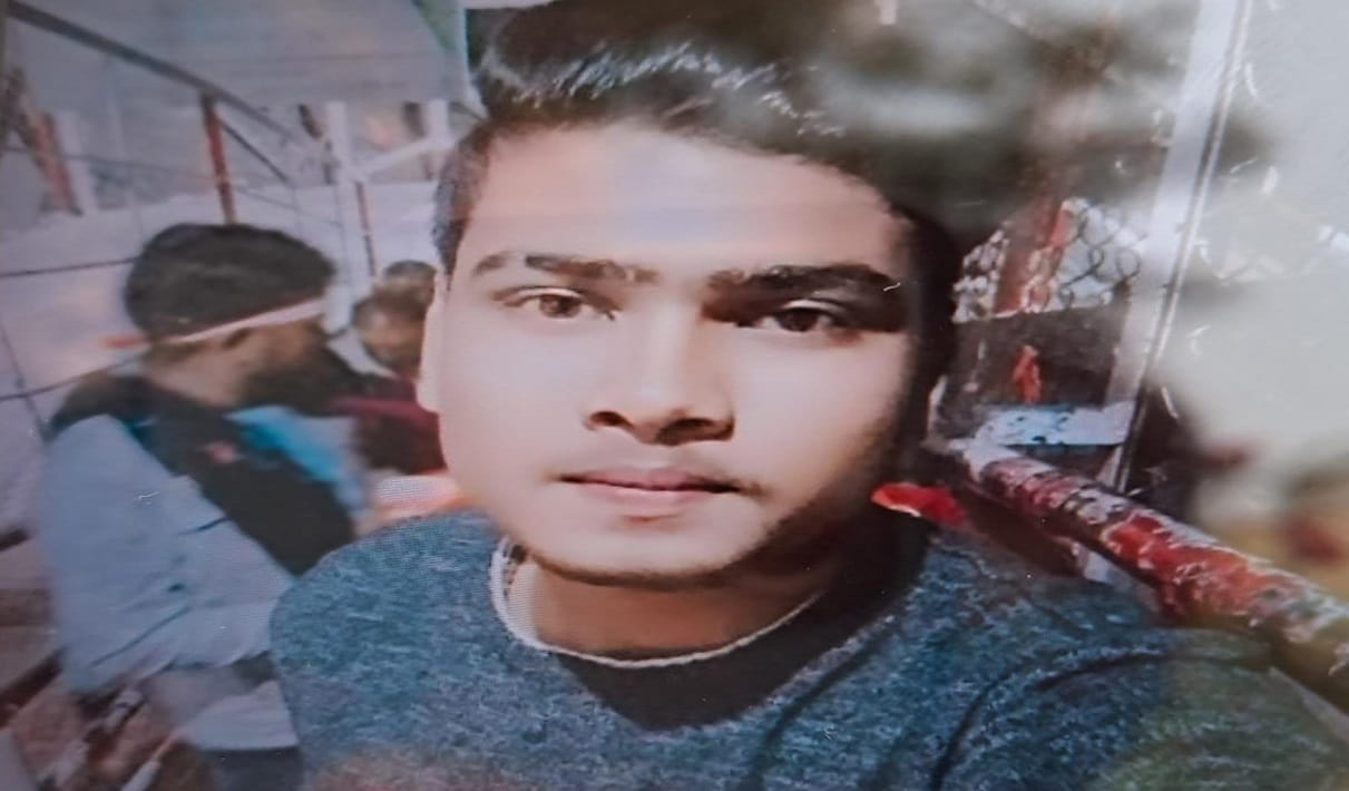 Class 11th student committed suicide by hanging himself in varanasi relatives in panic