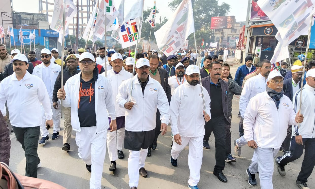 Run for G20 walkthan in kashi varanasi CM yogi showed green signal See photos
