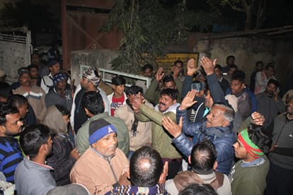 Lineman died due to electrocution while repairing fault in sarnath varanasi one seriously injured
