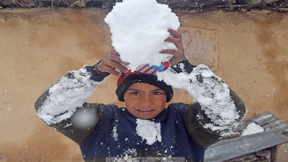 Lakes and rivers frozen in Jammu Kashmir and Ladakh, warning of more heavy rain and snowfall