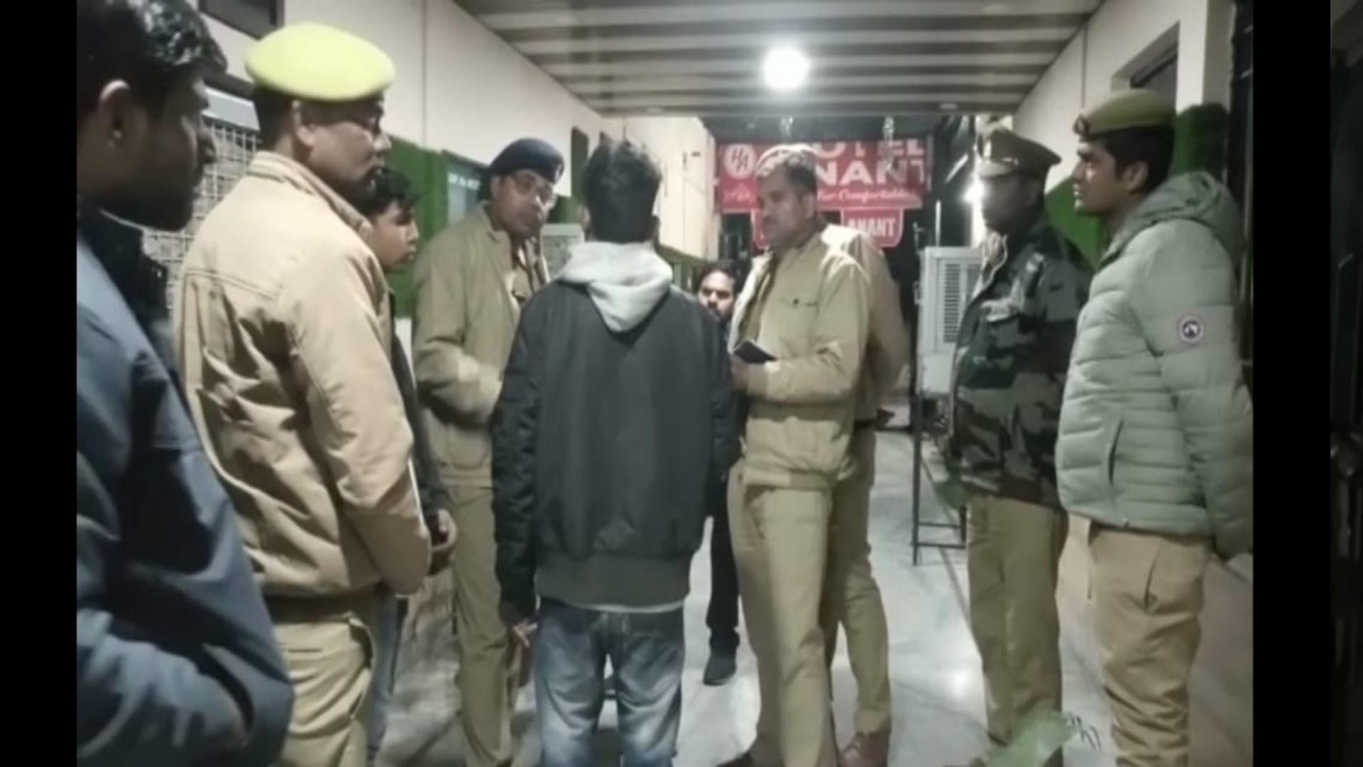 ghaziabad woman suicides in hotel room came from bihar for brother release from jail