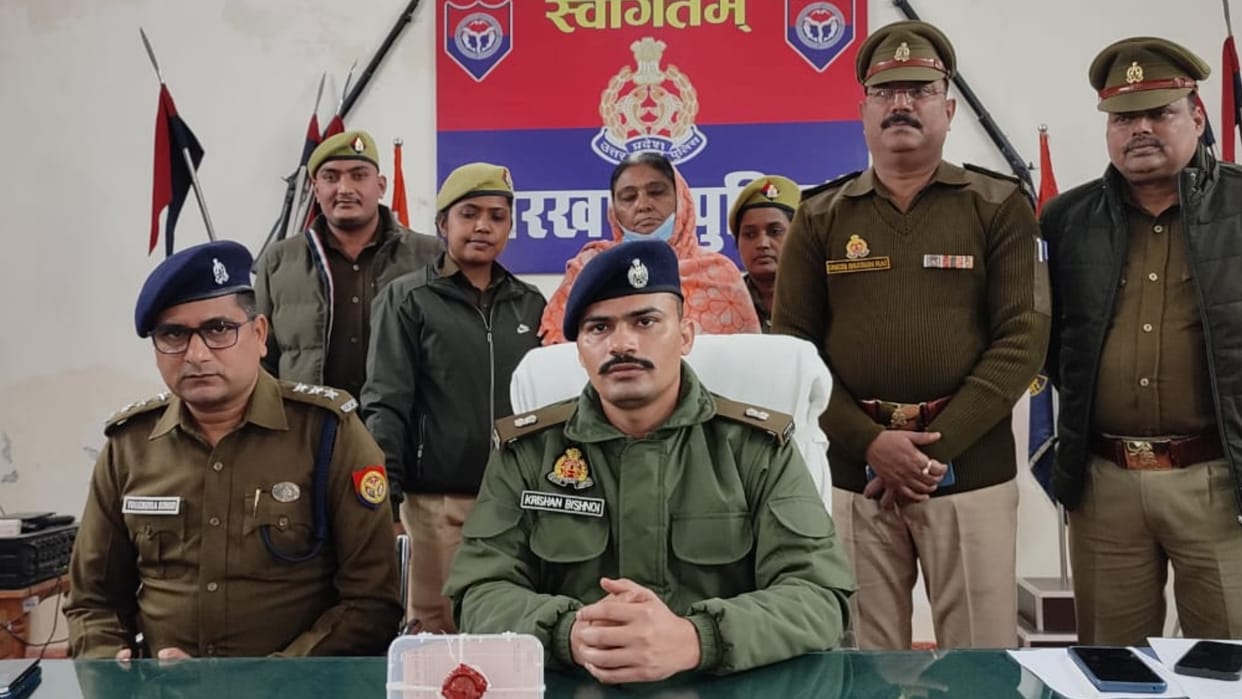 Gorakhpur woman theft necklace from baldev plaza arrested from ahmedabad