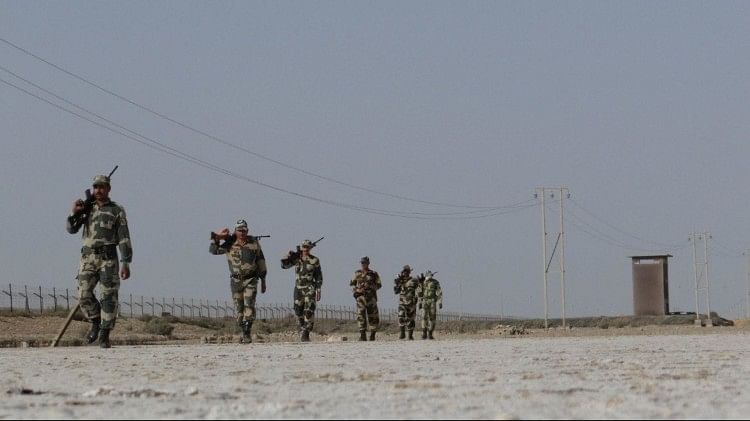 Bsf:'ऑपरेशन अलर्ट' के जरिए सीमा पर दुश्मनों के मंसूबे नाकाम करेगी ...