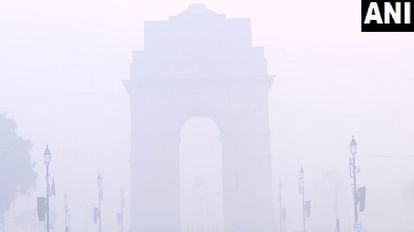 The sky of the capital Delhi surrounded by fog