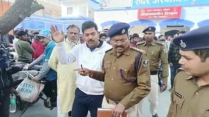 Bihar: सीवान में बाहुबली सतीश पांडेय के करीबी पर बरसीं गोलियां, गोरखपुर रेफर; पत्नी हैं नौतन की प्रमुख सदर अस्पताल में राजेश पांडे के समर्थकों की भारी भीड़ जुट गई।