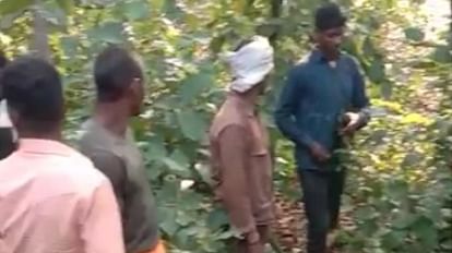 तेंदुए ने फिर किया शिकार: चरवाहों के सामने से खींच ले गया बकरा-बकरी, वन विभाग बोला- जंगल में न जाएं शिकार की जानकारी मिलने पर जंगल में पहुंचे ग्रामीण।