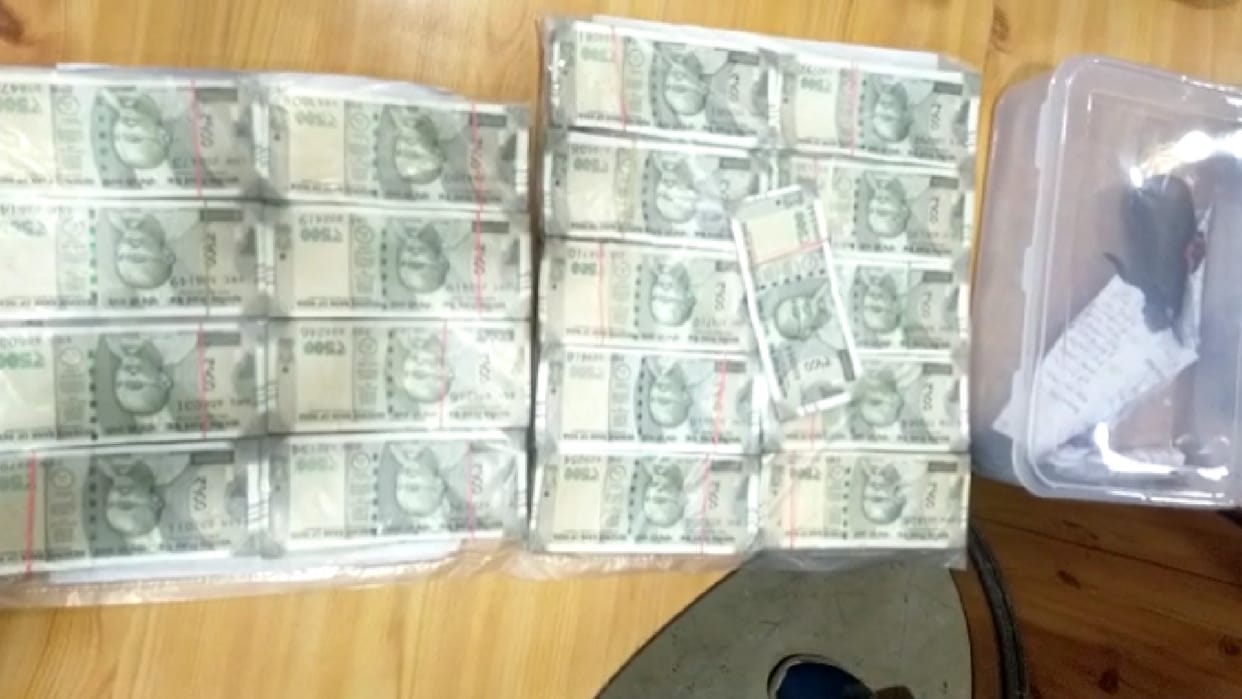 Six members of the gang who carried out the theft incident in Barwani arrested seven lakh rupees seized