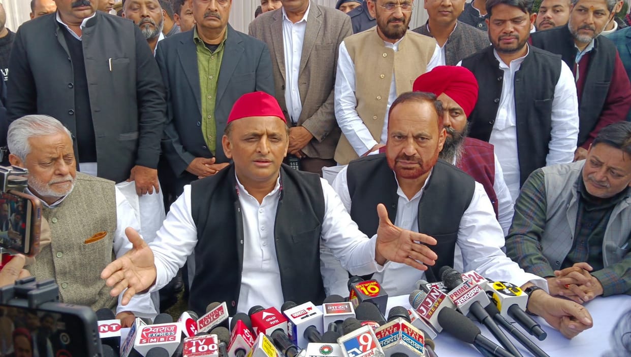 Akhilesh Yadav reached Rudrapur raised recruitment scams issue in press conference Uttarakhand news in hindi