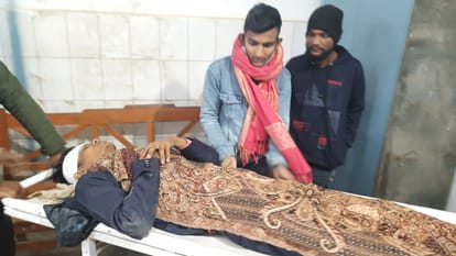 On Araria-Purnia NH Car collided with a tree, people were thrown away, two including Bandhan Bank manager died