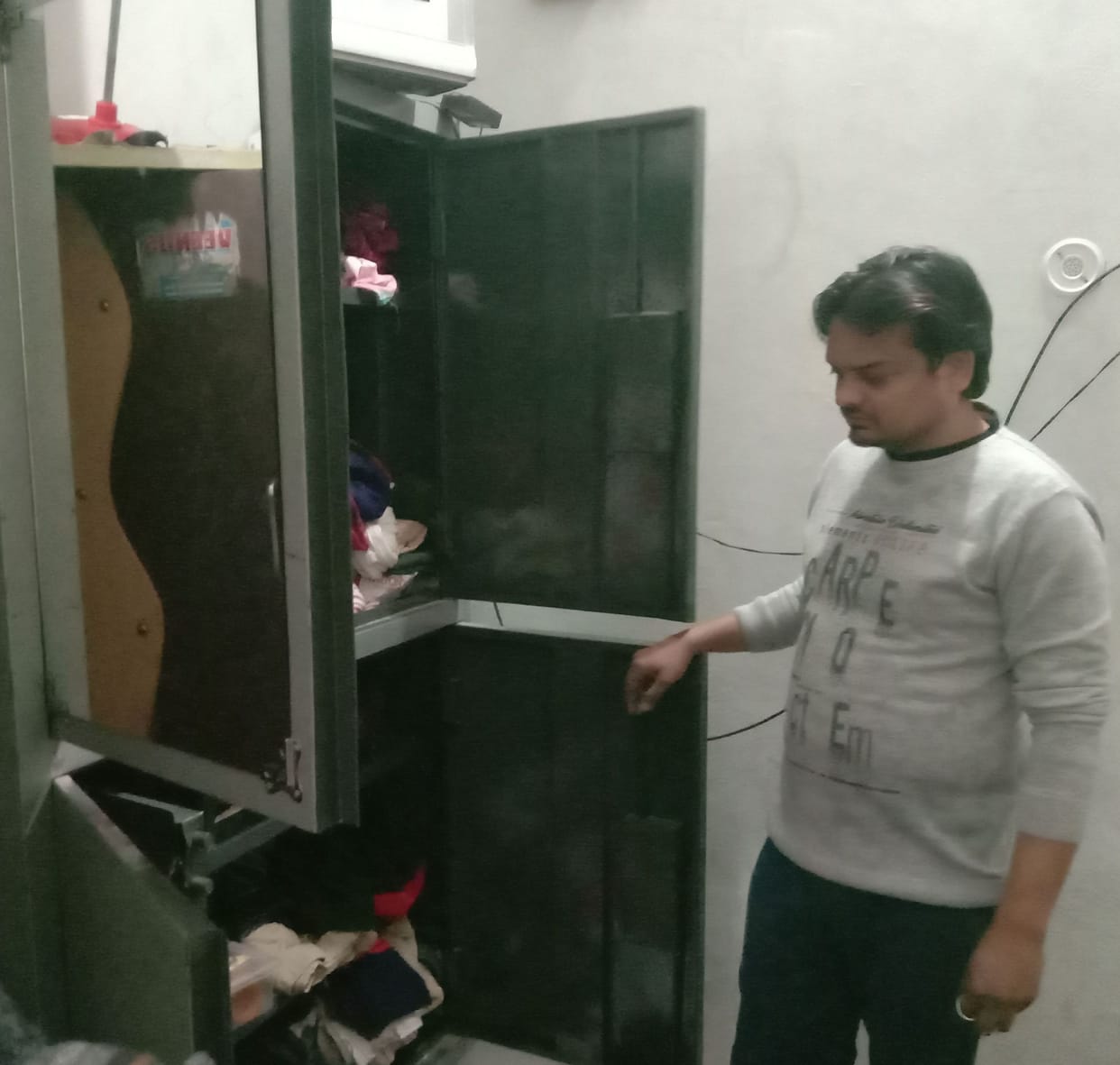 Theft of five lakhs in the house of a cloth merchant, the thieves broke the lock and carried out the crime