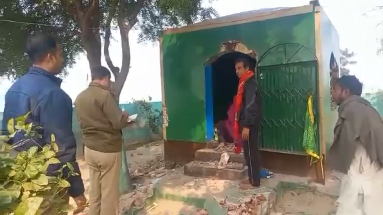 Baghpat: Anti-social elements vandalized the religious place, police engaged in search of the accused