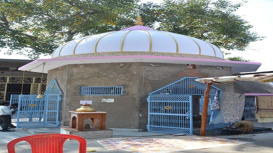 500 years old Mangleshwar Mahadev temple built in Aligarh old city