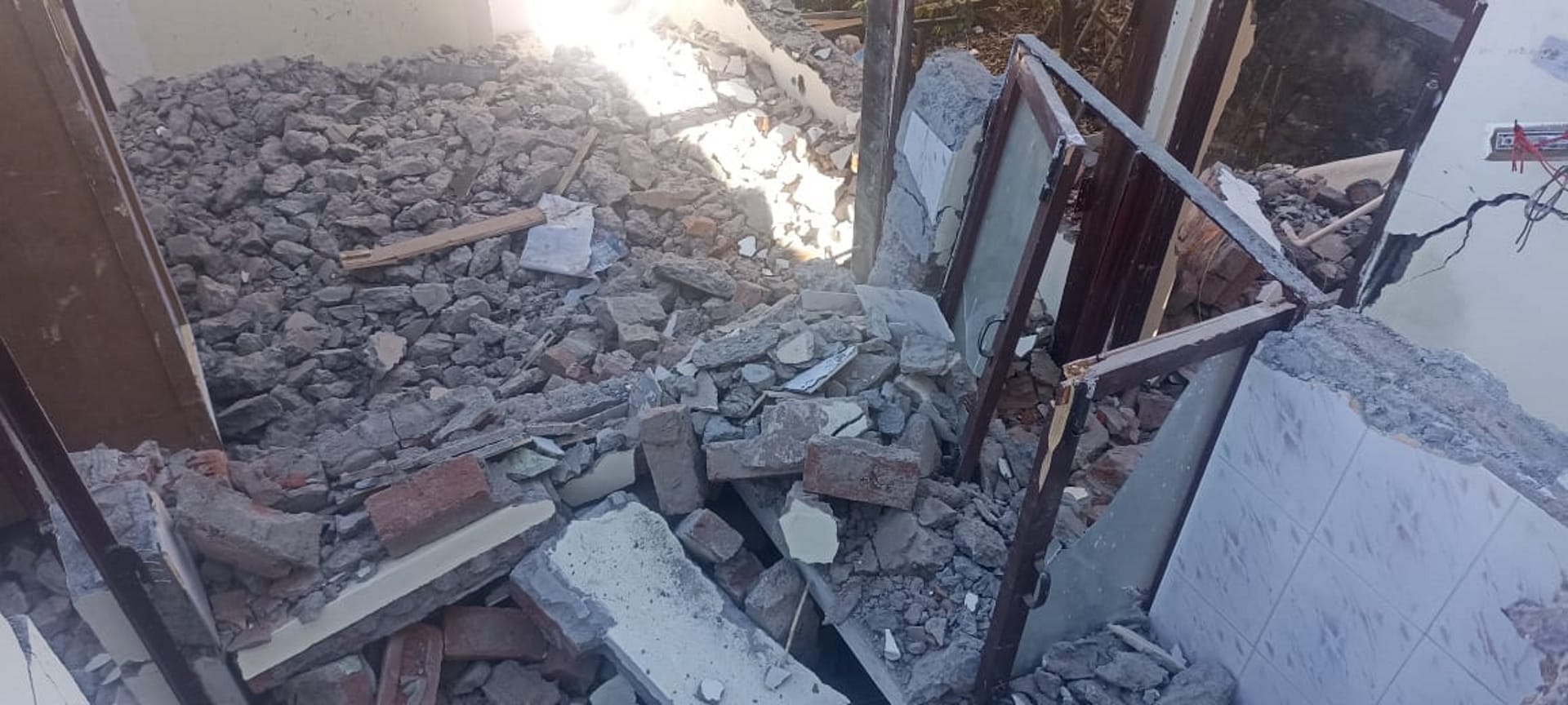 Joshimath Is Sinking Demolition work in Joshimath city Manoharbagh ward affected families anger