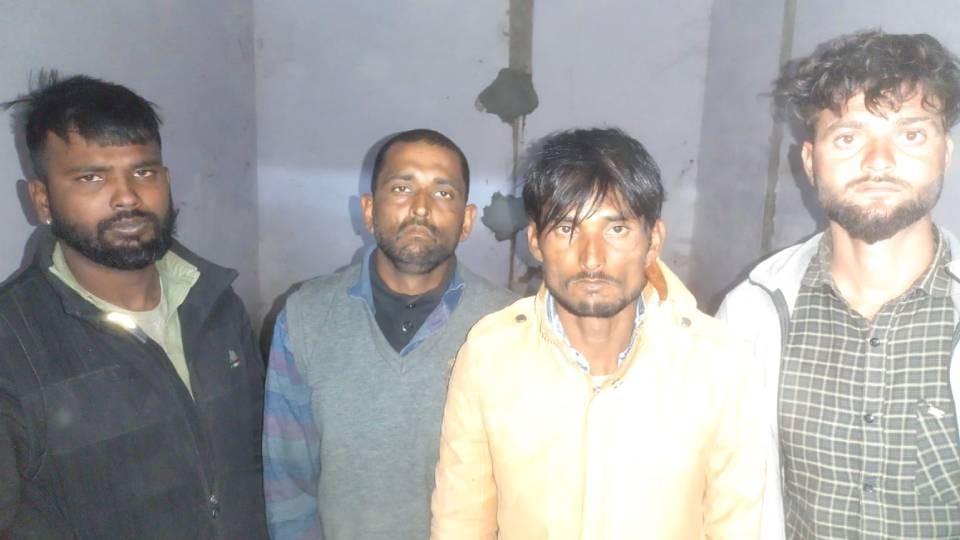 Two injured including prize money of 50 thousand and six arrested due to firing in police encounter in Mathura