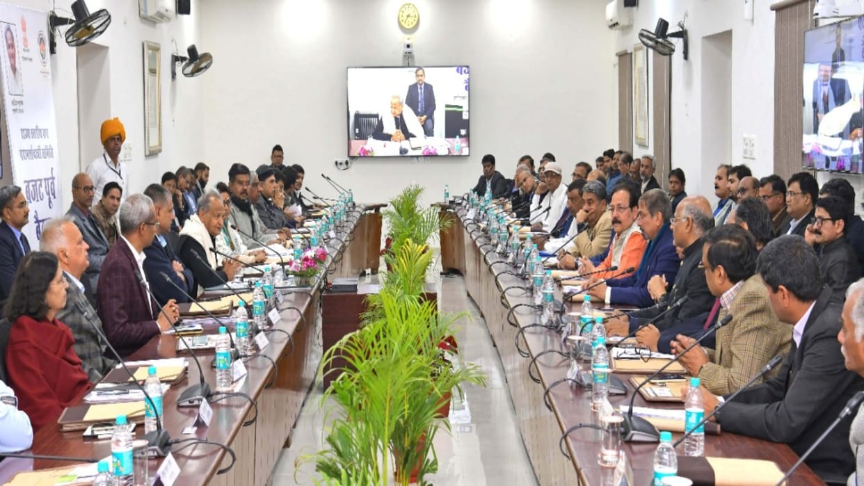 Gehlot held a meeting with the State Level Tax Advisory Committee