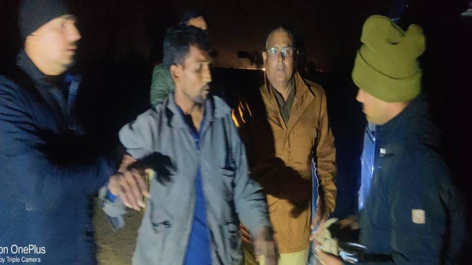 Two injured including prize money of 50 thousand and six arrested due to firing in police encounter in Mathura